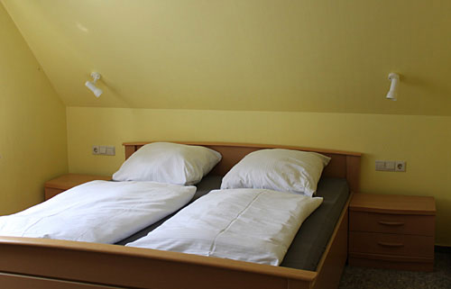 doppelzimmer-sonnenschein-bett